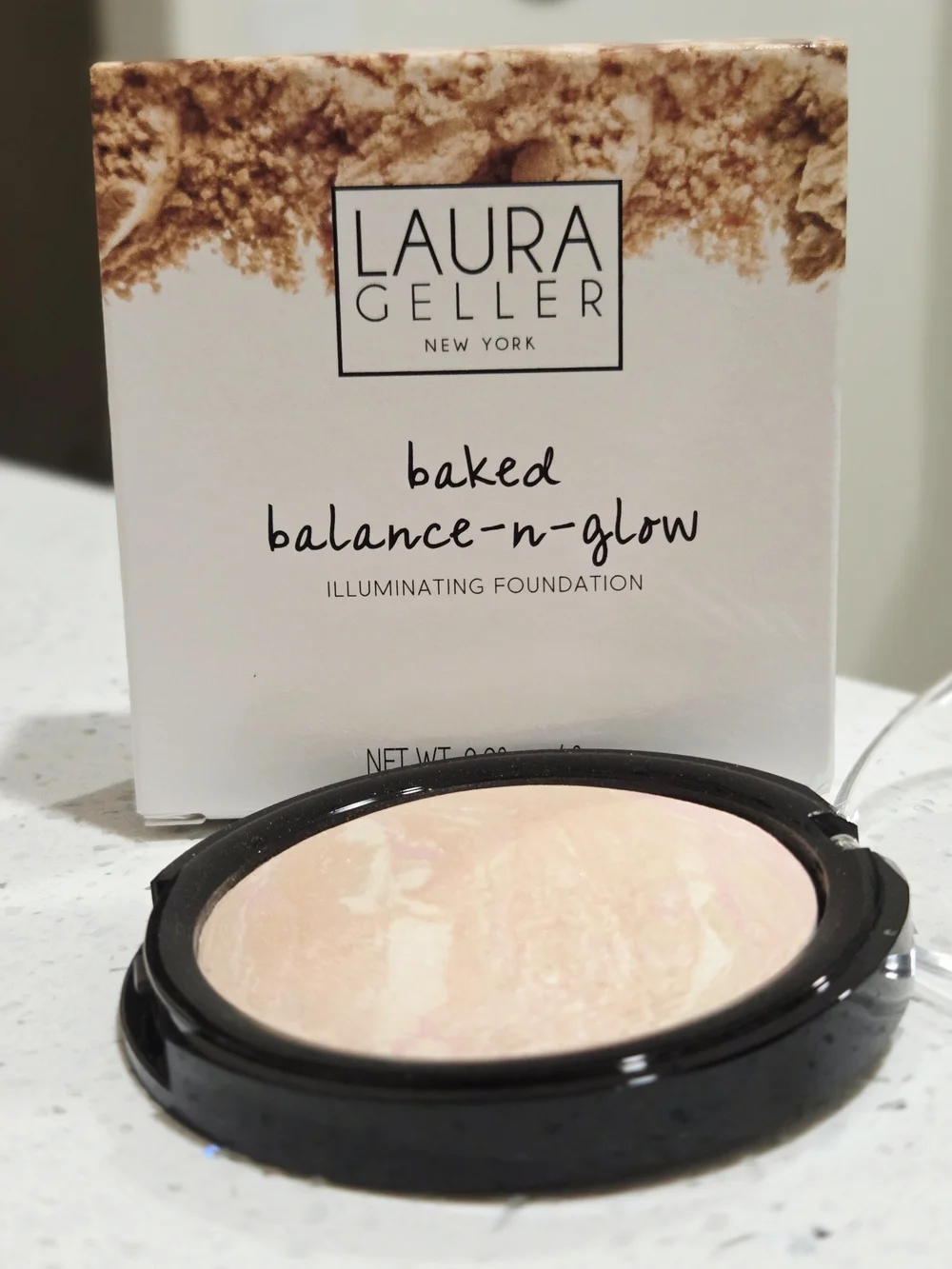 Laura Geller Baked Balance-N-Glow Illuminating Foundation - PORCELAIN